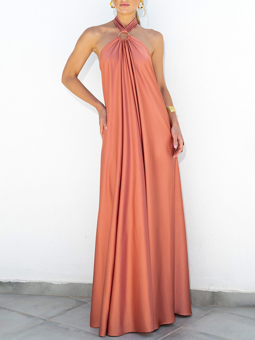 Emilia - Vestido de verano acampanado de satén con cuello halter
