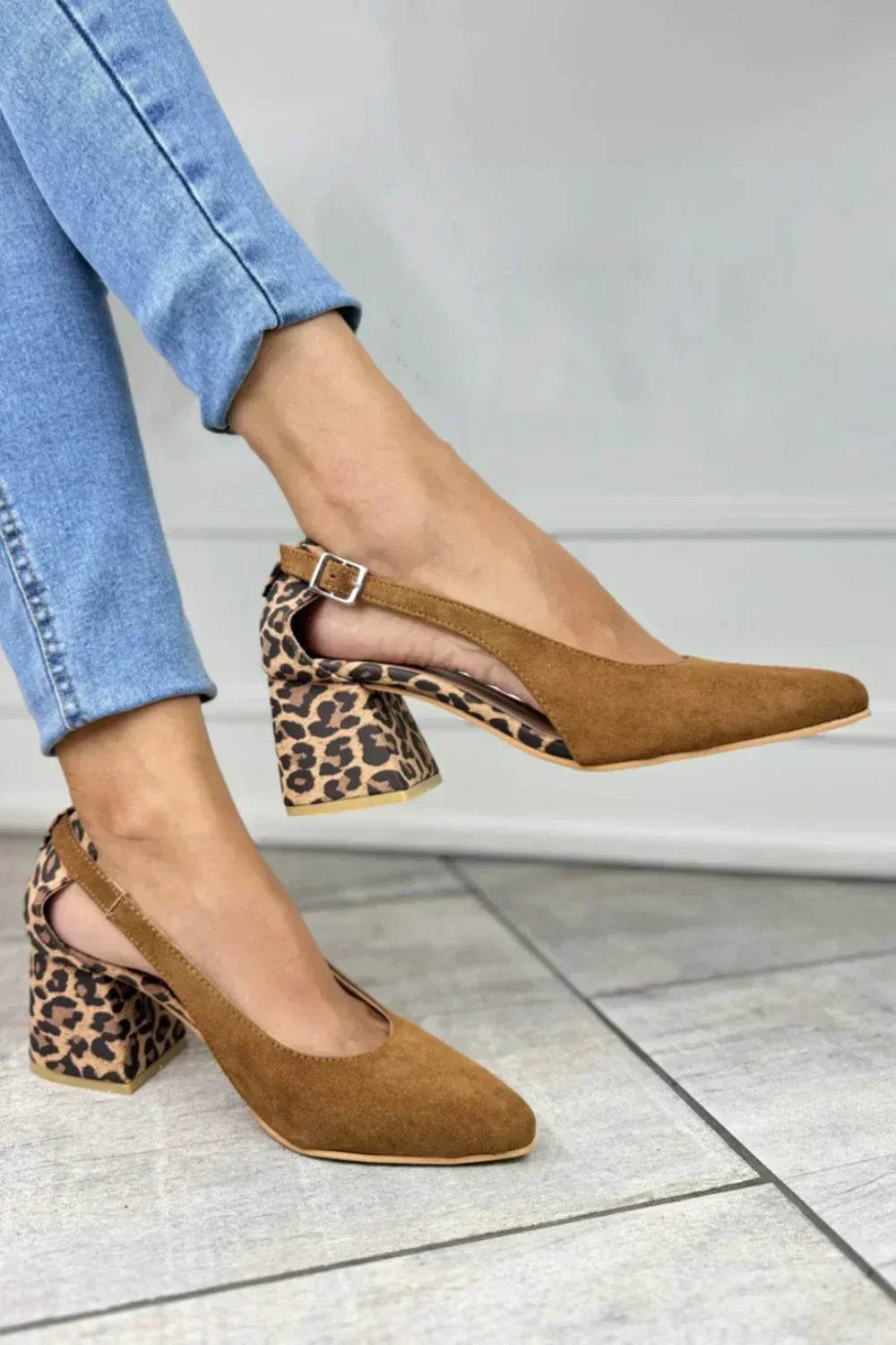 Zapatos mujer abiertos detrás punta cerrada tacón ancho estampado - Antonia