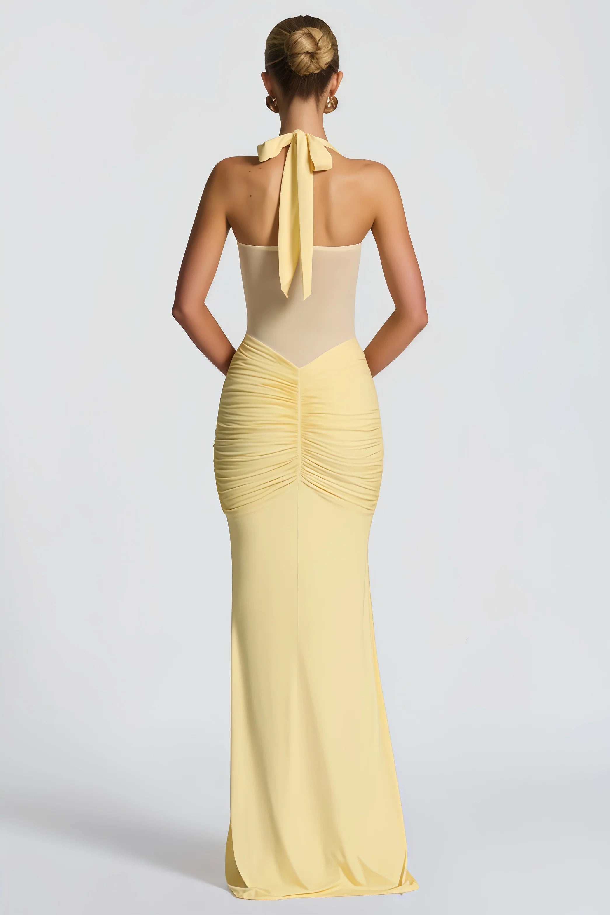 Maxi vestido elegante para mujer con escote halter y drapeado - Elira