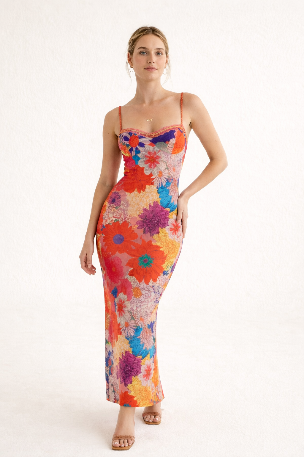 Vestido maxi estampado floral con tirantes finos corte entallado - Lirenne