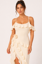 Vestido largo mujer invitada boda volantes flor lateral – Gisela