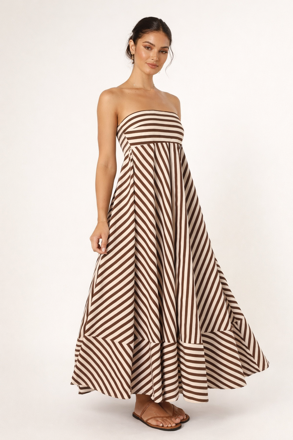 Maxi vestido para mujer con diseño de rayas y escote strapless - Alvera