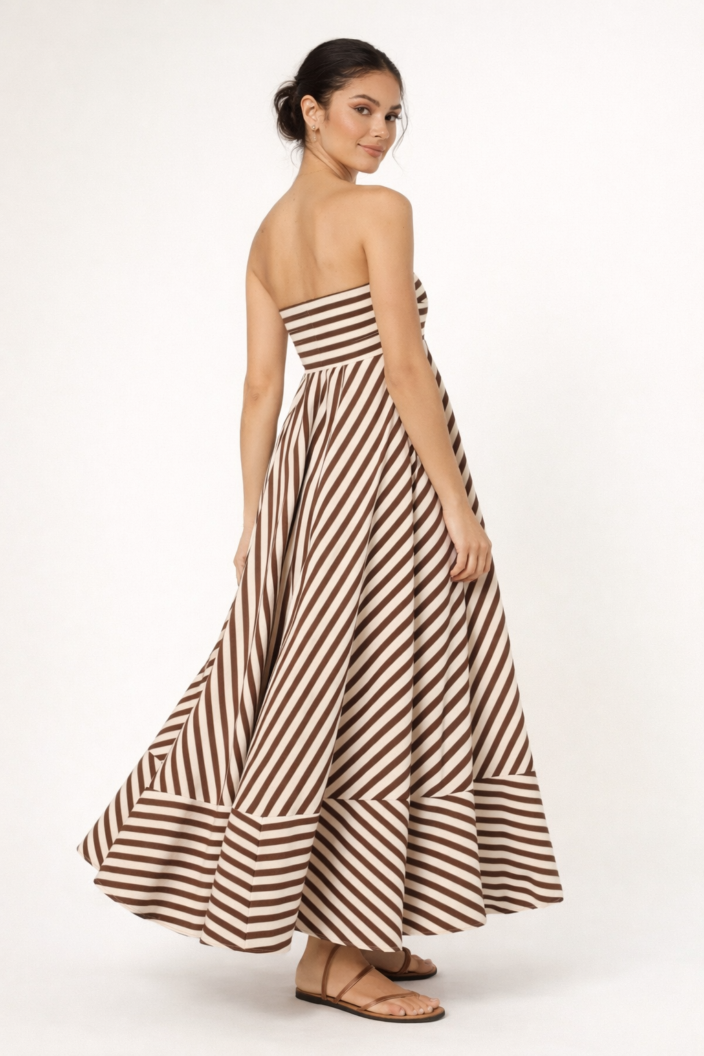 Maxi vestido para mujer con diseño de rayas y escote strapless - Alvera