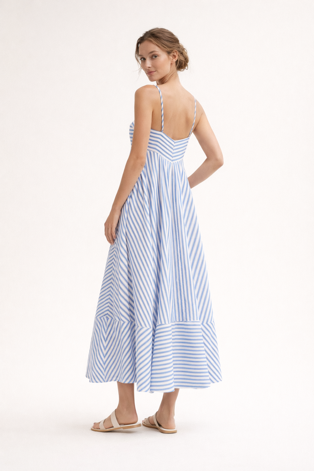 Maxi vestido para mujer con tirantes finos y diseño de rayas - Alvera