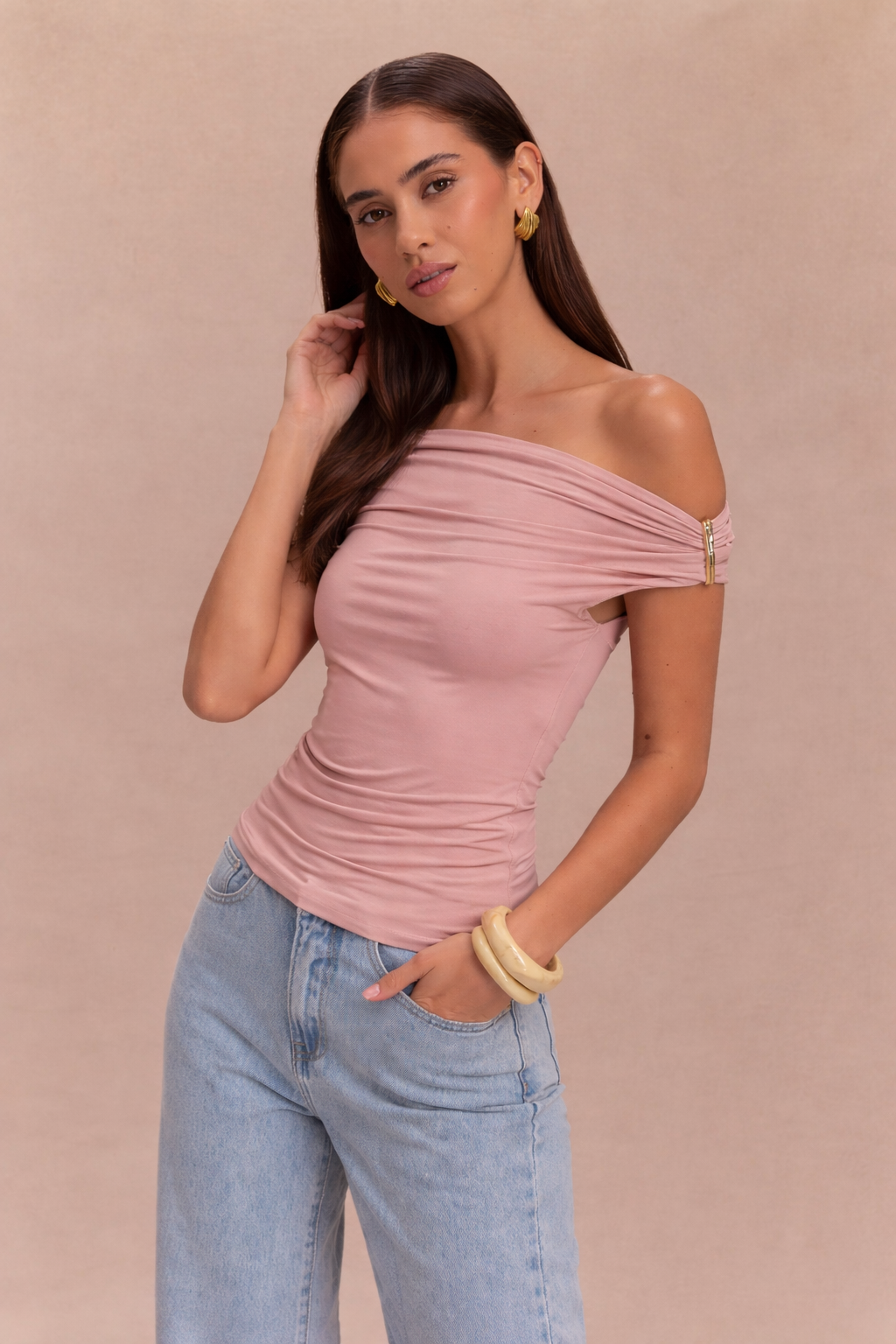 Top mujer off shoulder ajustado con detalle metálico - Kinsley