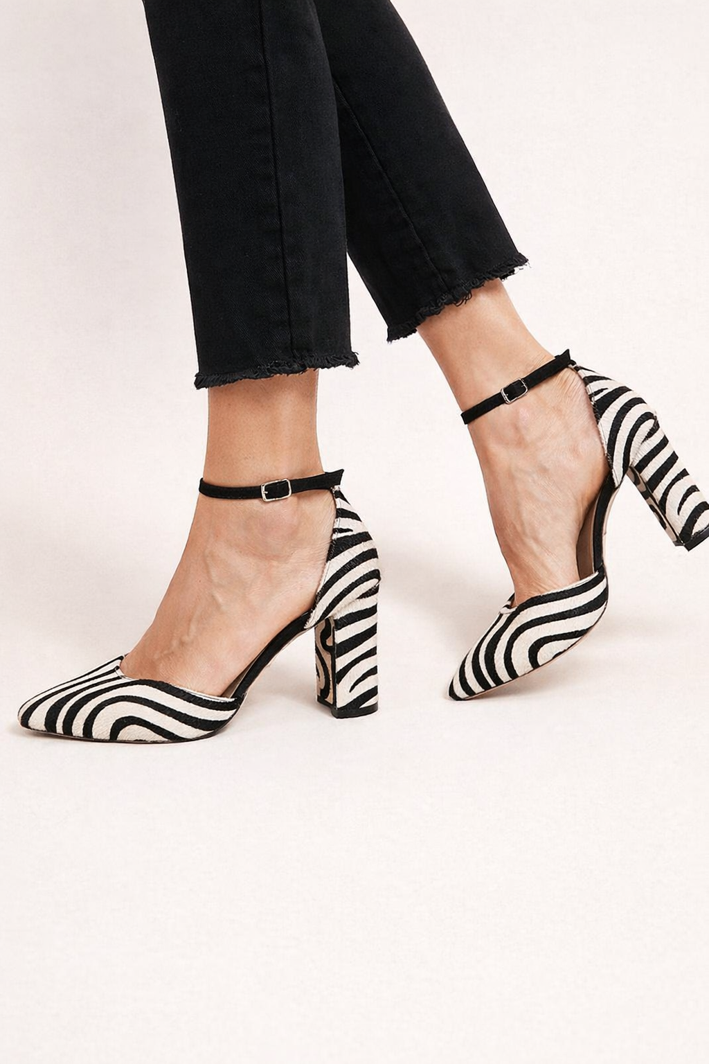 Zapatos de mujer con estampado de cebra y pulsera al tobillo - Mayline