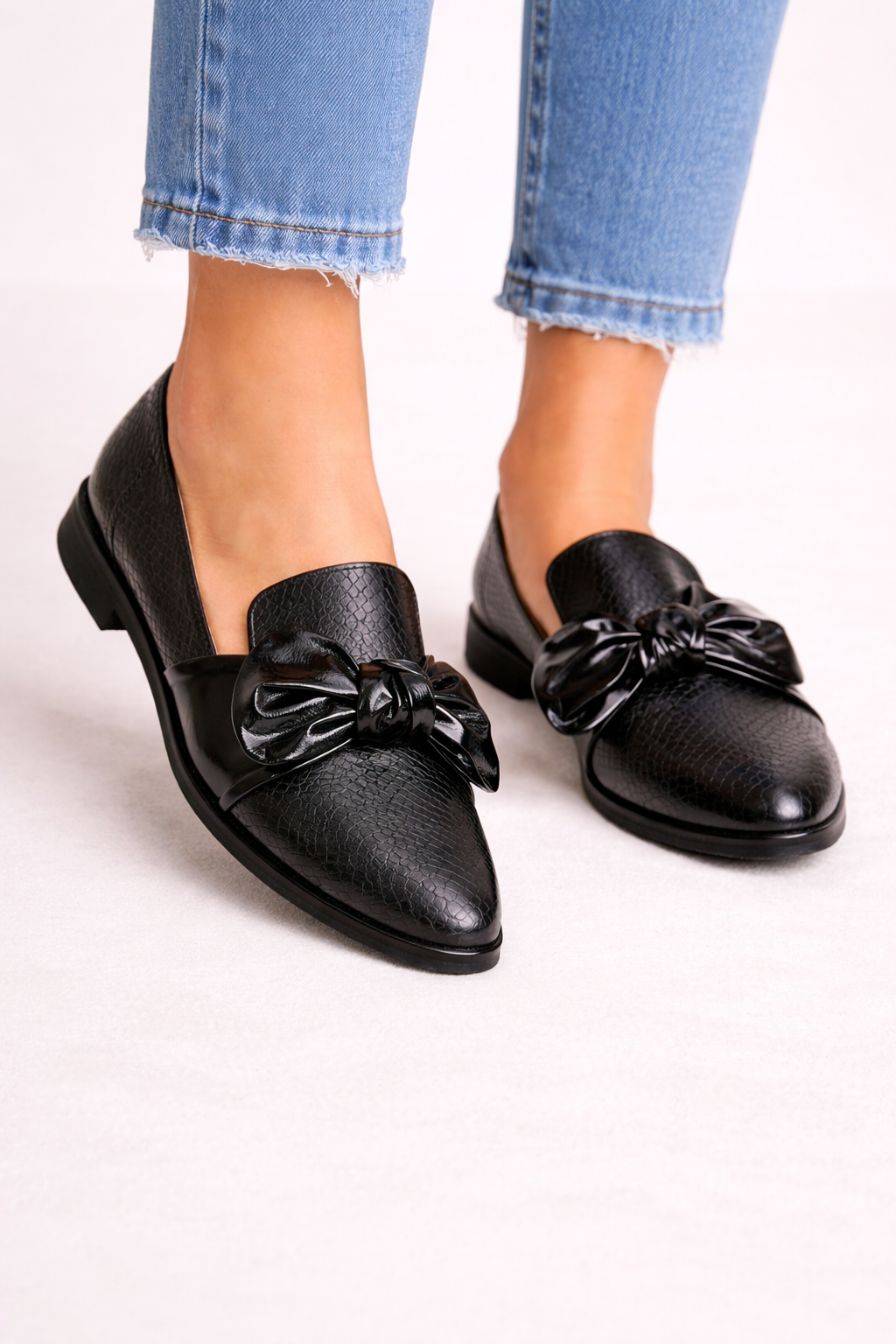 Mocasines mujer punta fina efecto piel grabado lazo frontal slip on - Zireth