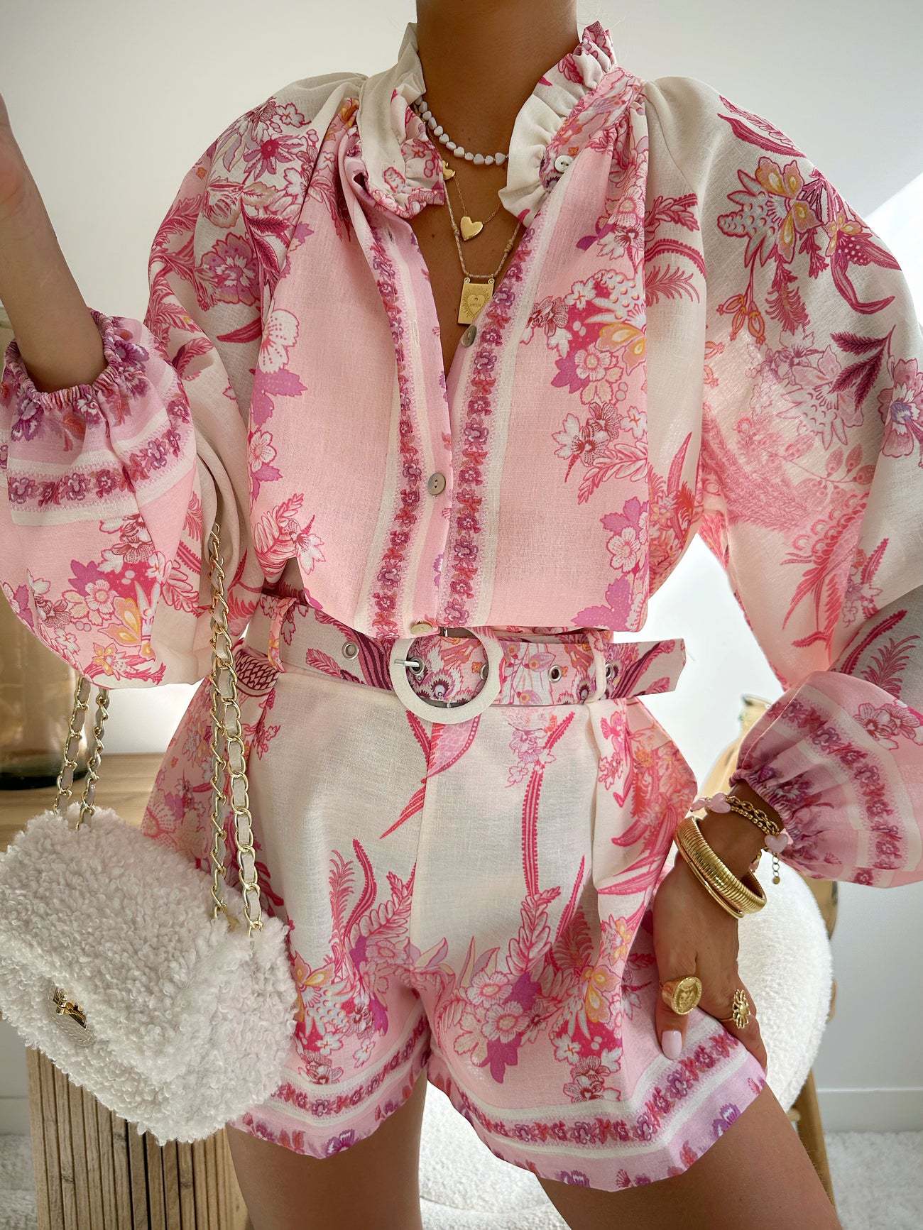 Conjunto floral de mujer con blusa y shorts con cinturón - Noara