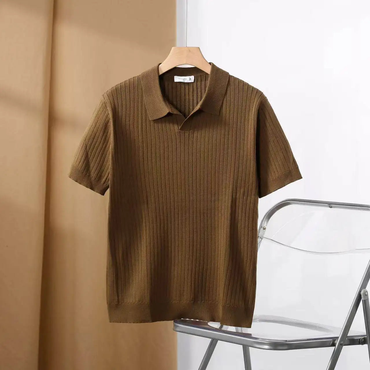 Polo para hombre ajuste slim con textura vertical y cuello abierto - Darel