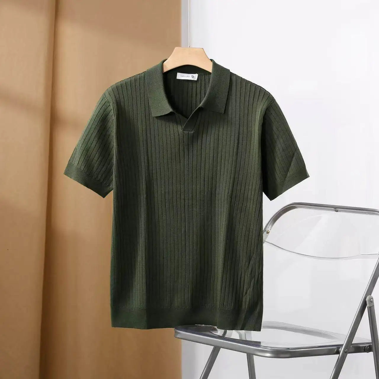 Polo para hombre ajuste slim con textura vertical y cuello abierto - Darel