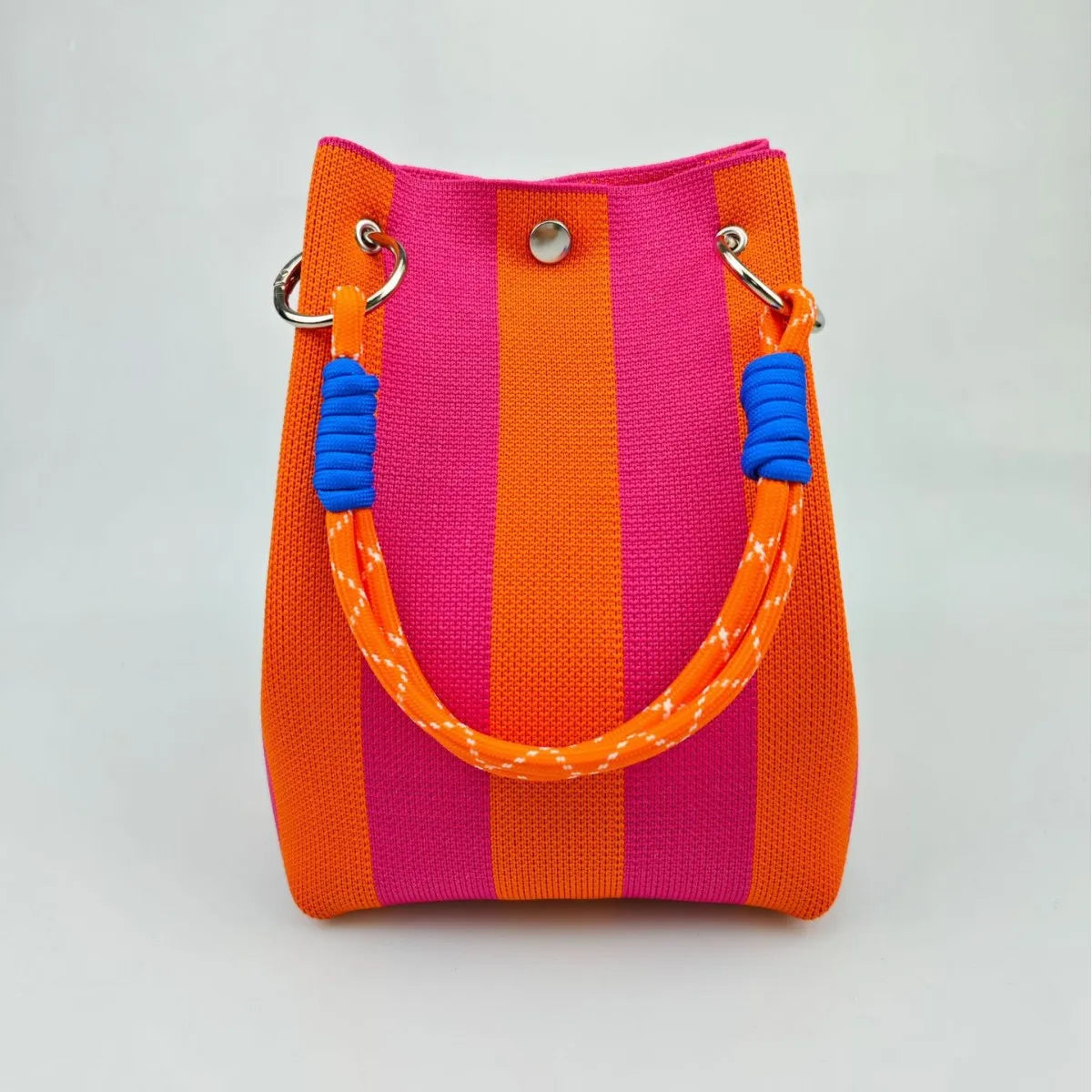 Bolso bucket para mujer tejido con diseño de rayas estilo primavera verano
