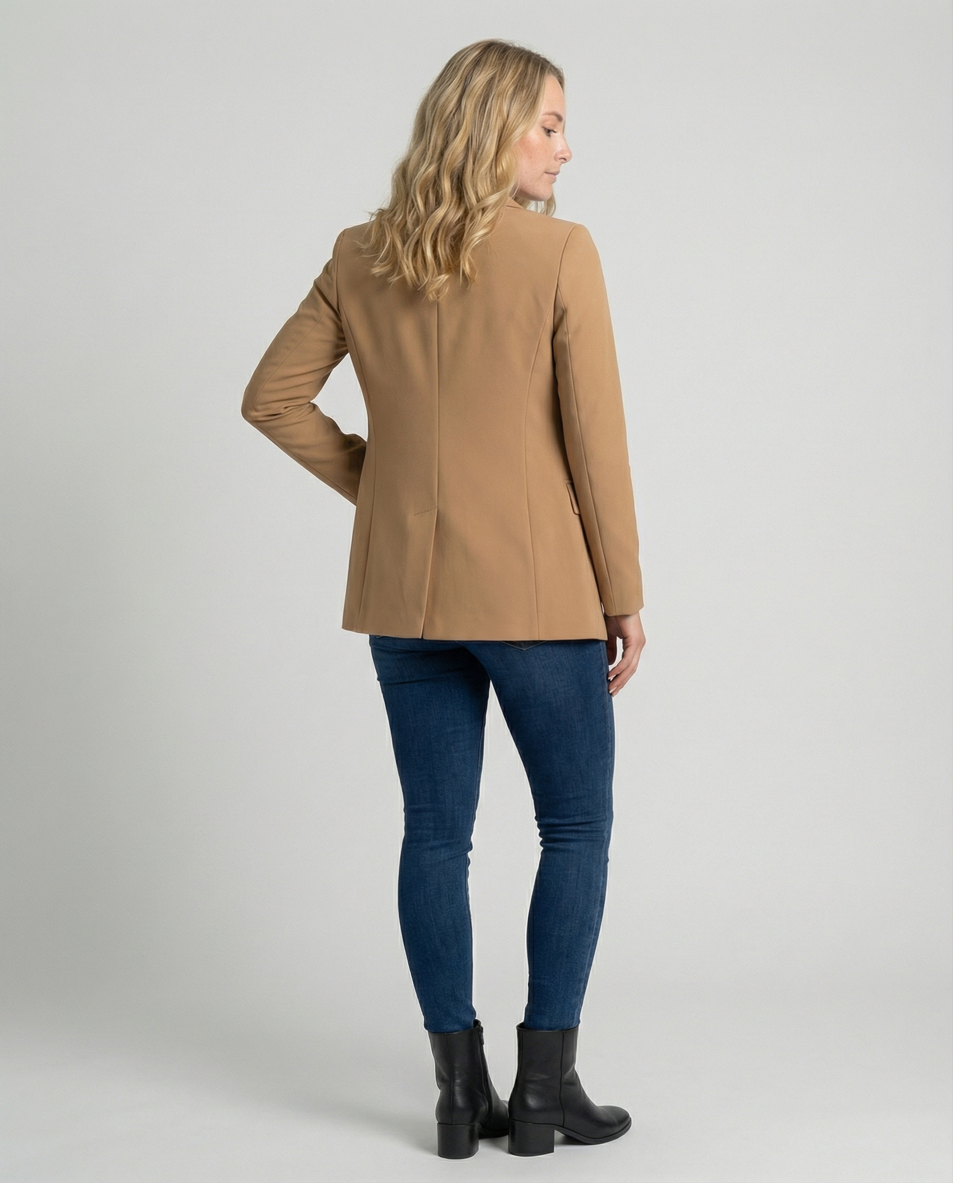 Blazer entallado de solapa clásica con botón para mujer - Irmina