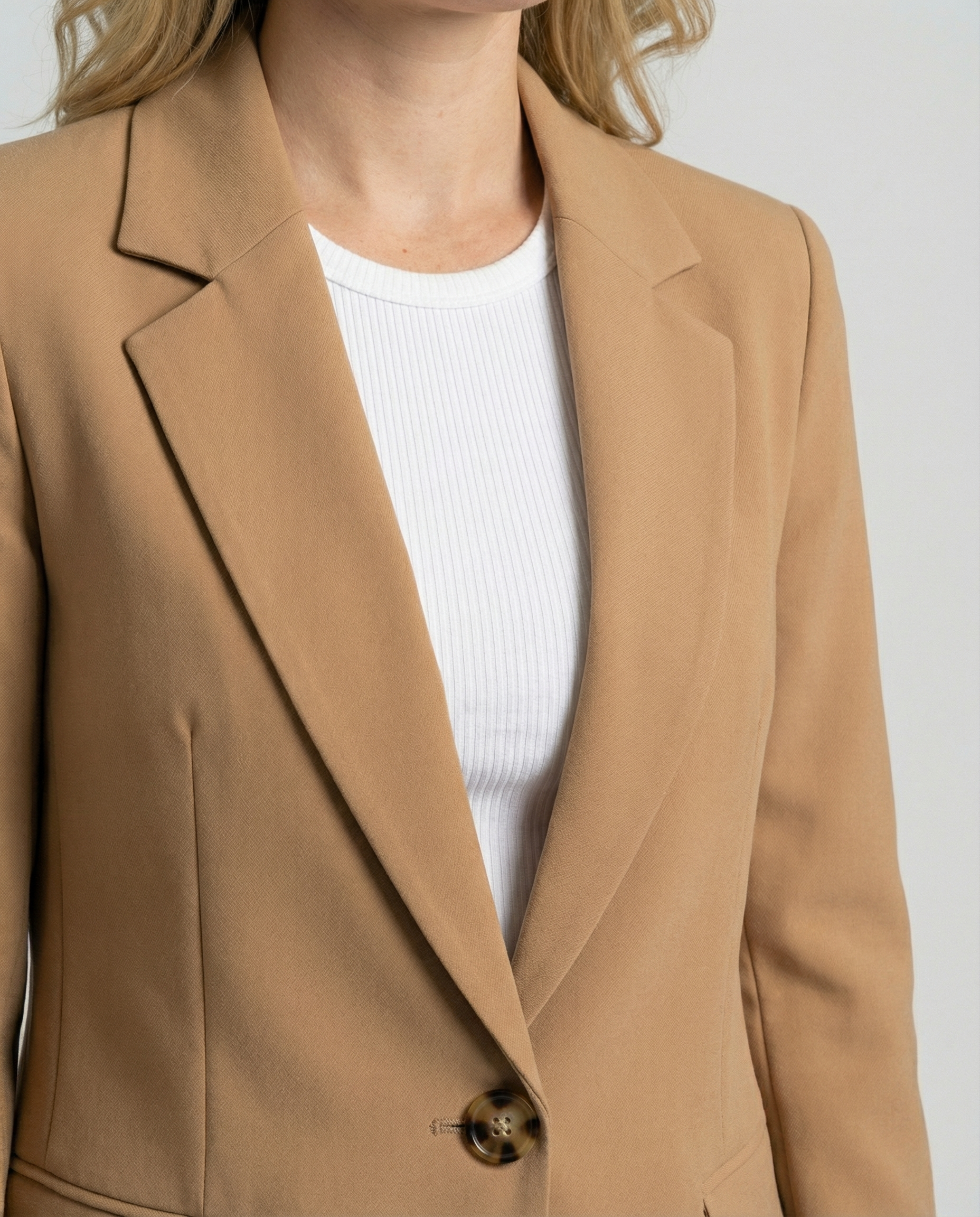 Blazer entallado de solapa clásica con botón para mujer - Irmina