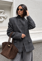 Blazer mujer cuadros cuello alto botón visible hombreras - Vega