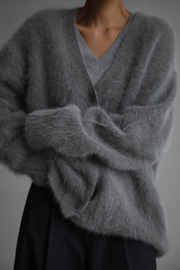 Gris oscuro