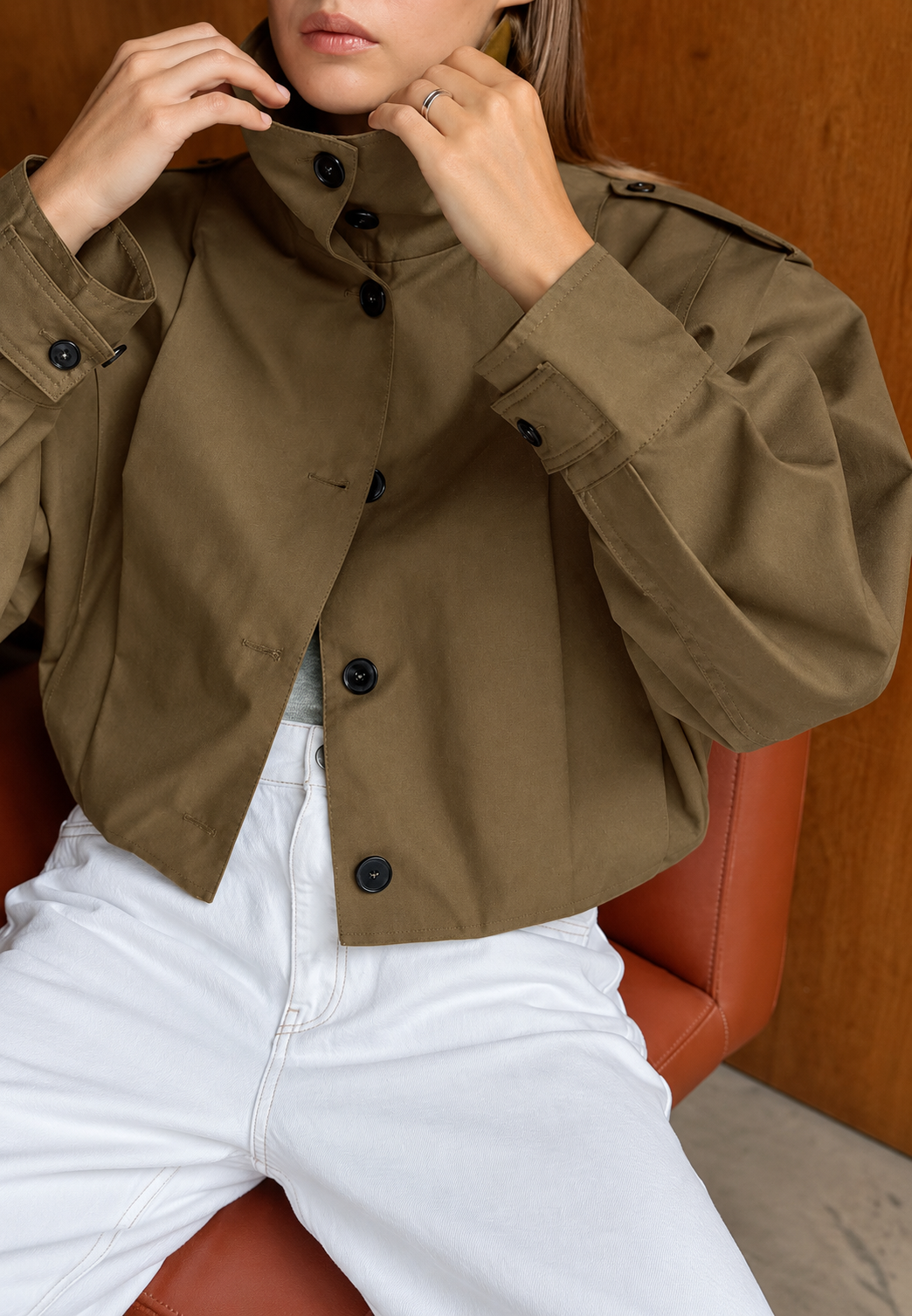 Chaqueta corta de mujer con cuello alto y botones - Vianne