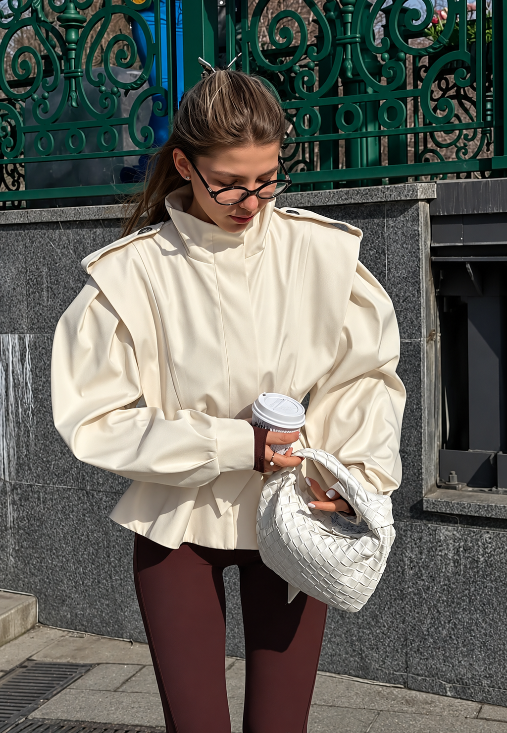 Chaqueta mujer corta peplum cinturón hombreras - Valen