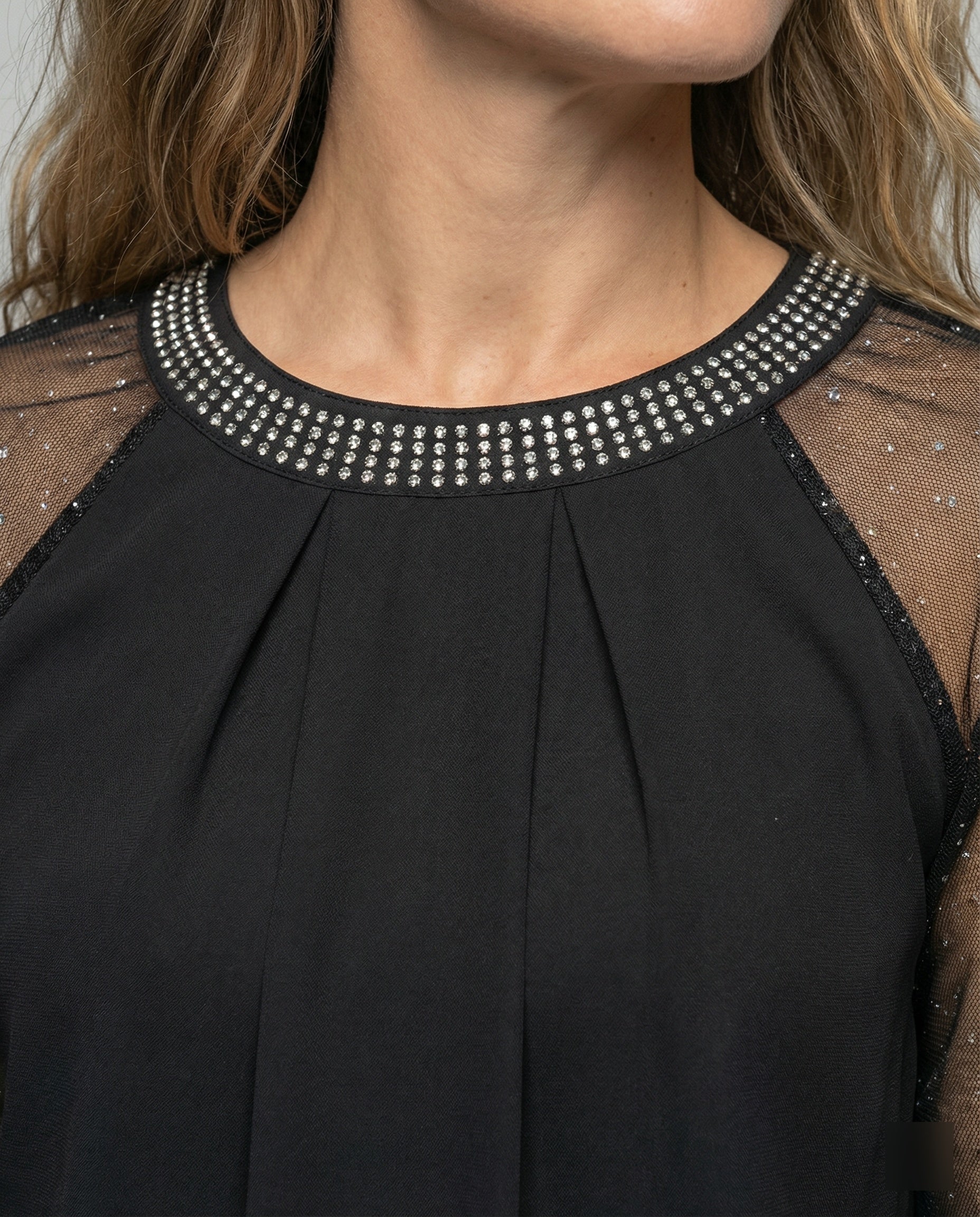 Blusa de manga larga con transparencias y cuello brillante para mujer - Nicola