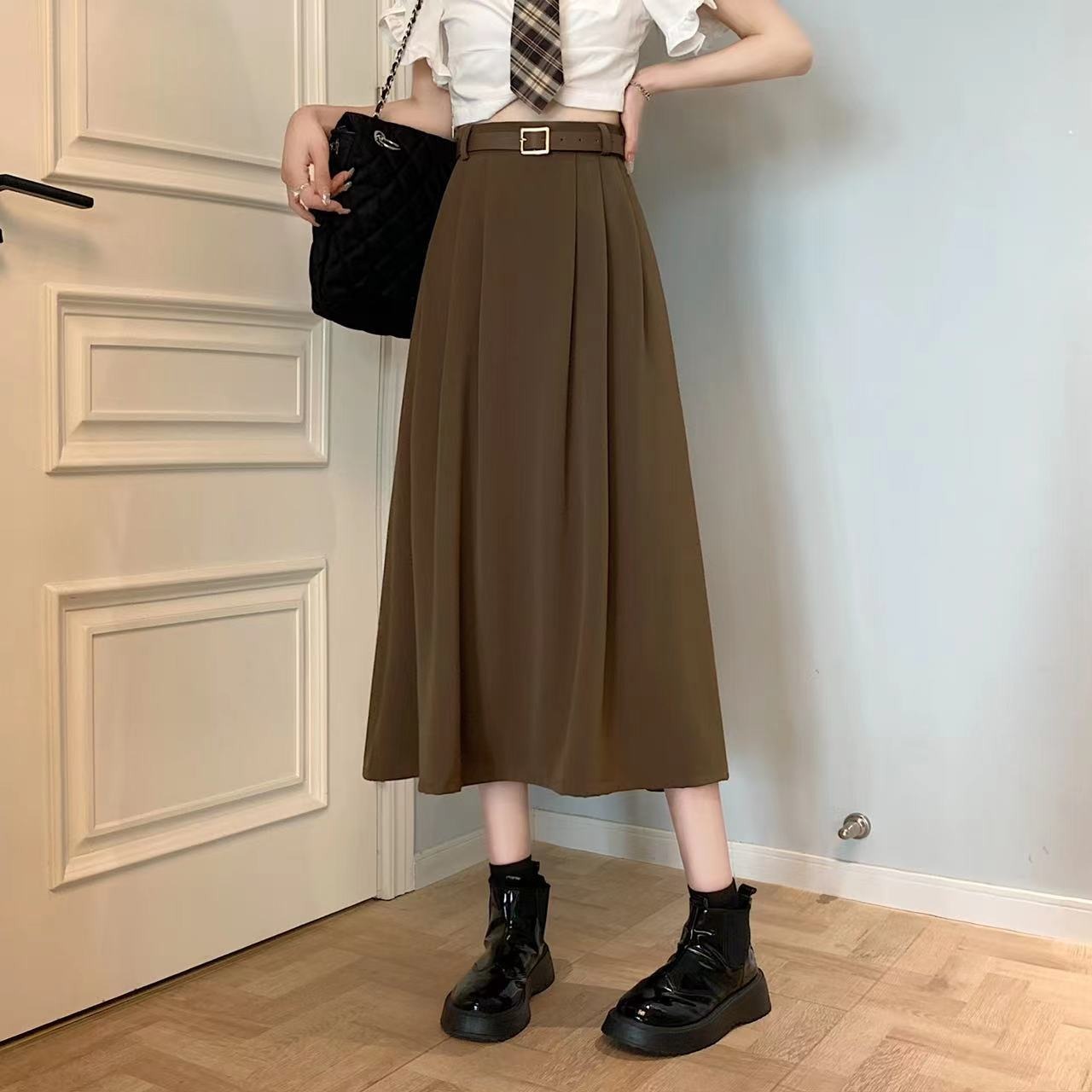 Falda midi para mujer de tejido fluido con pinzas frontales corte evasé - Mireille