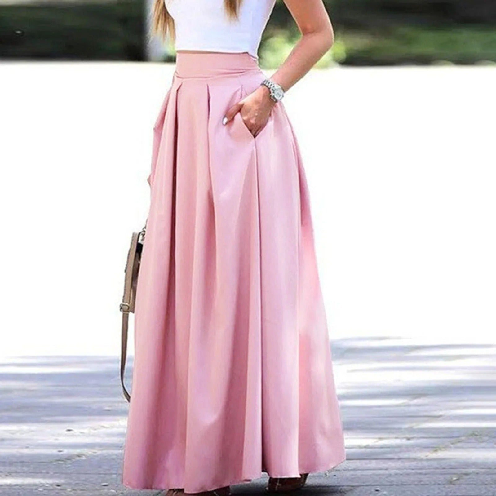Elegante y fluida falda plisada de talle alto, ideal para un look sofisticado y femenino