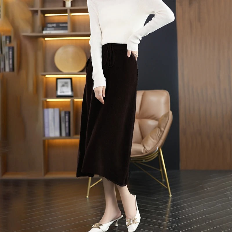 Falda de invierno de lana con corte ceñido, cálida y refinada ideal para un look elegante y cómodo en los días fríos